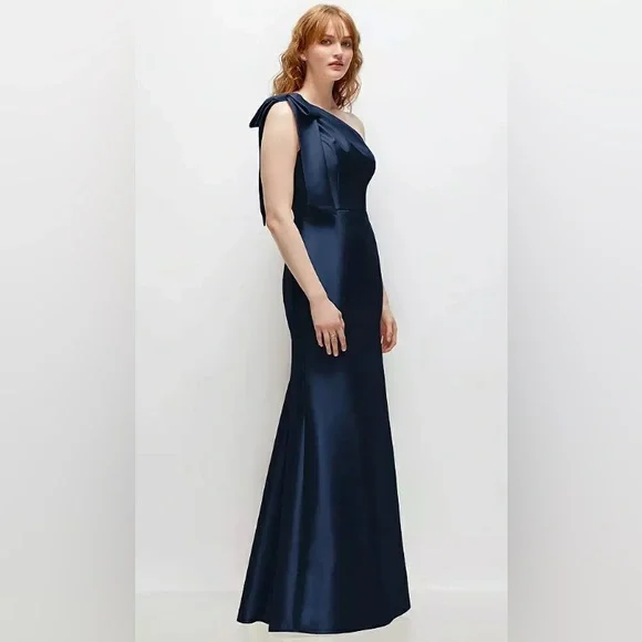 NWT Alfred Sung Bow One-Shoulder Satin Trumpet Gown in Navy, D794, Size 12R - Picture 2 of 15